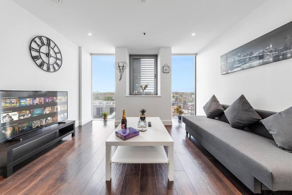 New Apartment 20 Mins From Waterloo London Bp36 Exterior photo