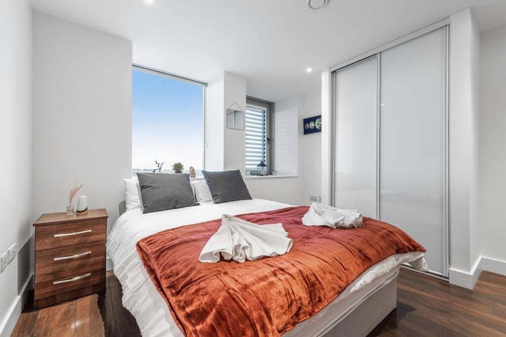 New Apartment 20 Mins From Waterloo London Bp36 Exterior photo